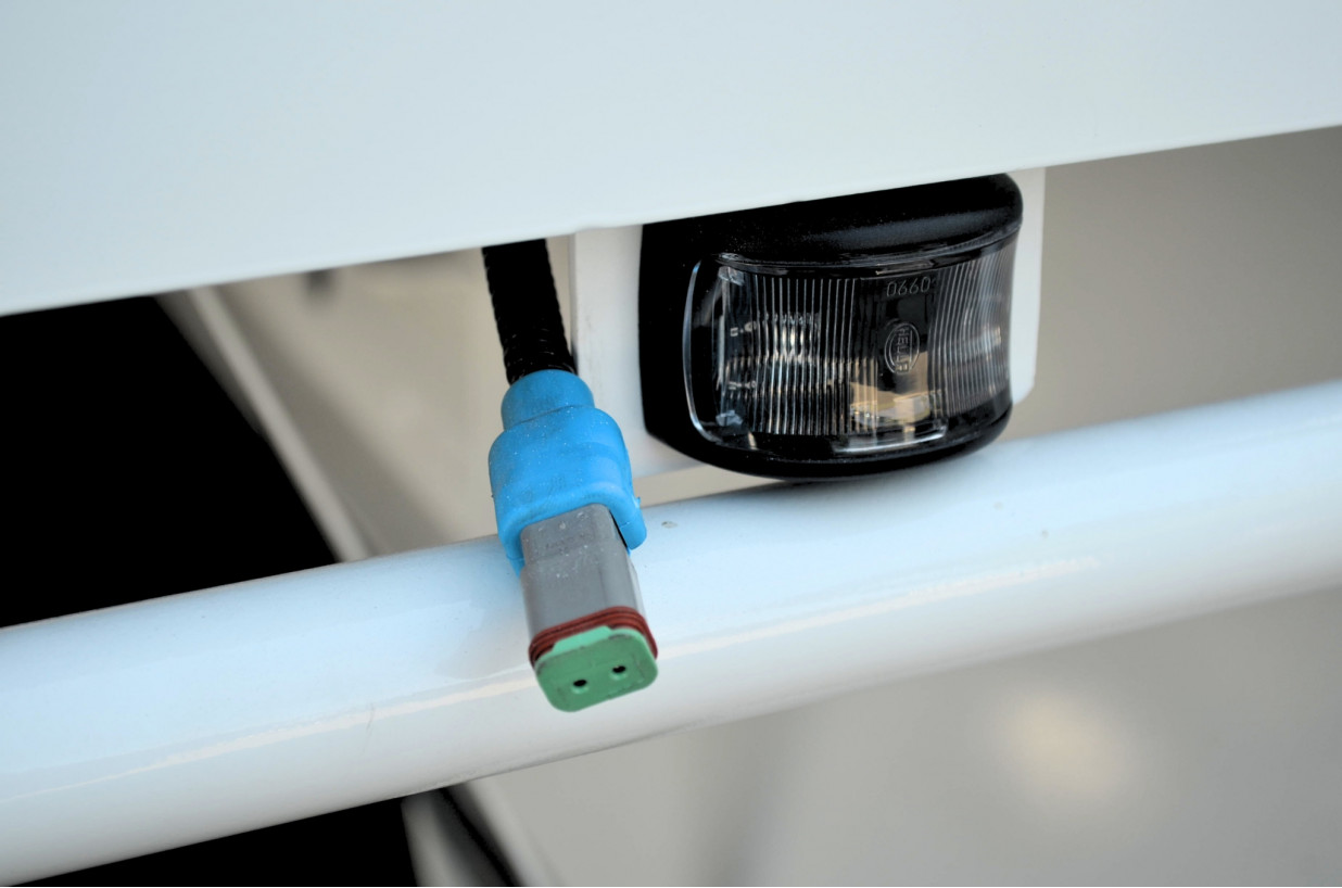 2 Axle Dog Trailer LED Plug